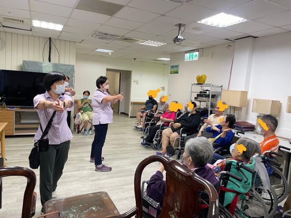 約書亞團契至機構關懷長輩