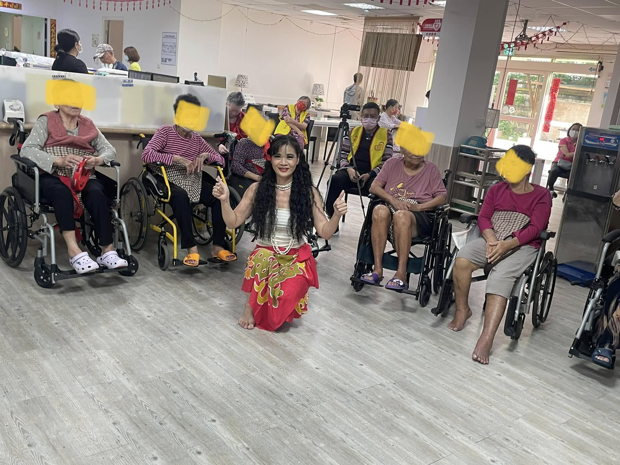 感謝大腳印關懷協會蒞臨演出，為長輩帶來滿滿歡樂